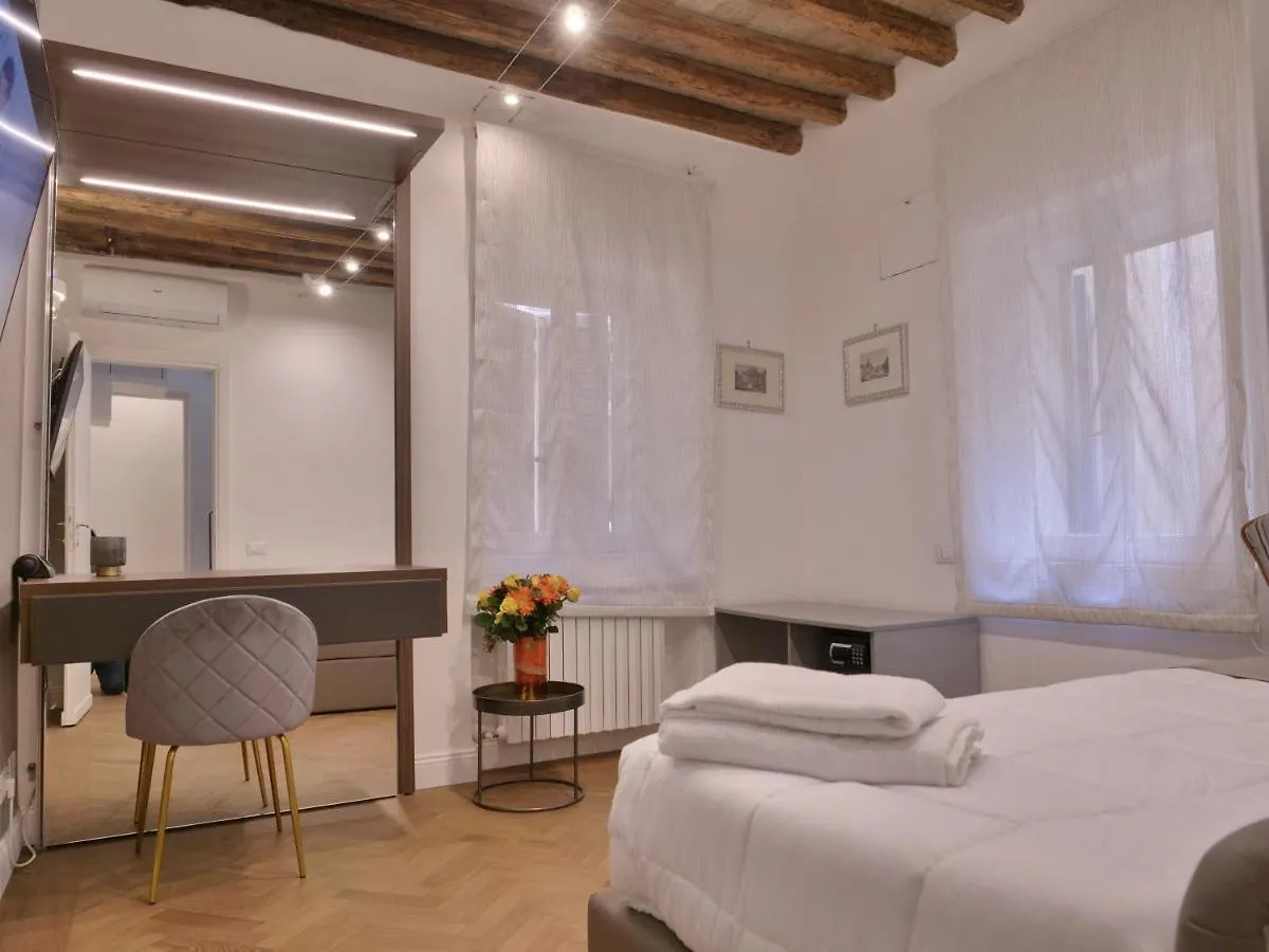 Helmirage Trevi Suite Rome Guest house