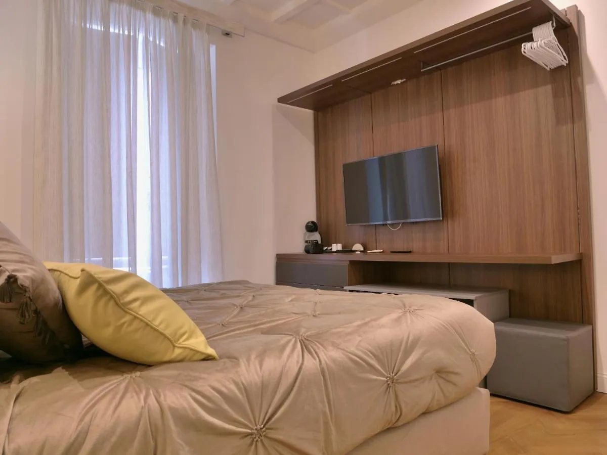 Helmirage Trevi Suite Rome 0*,