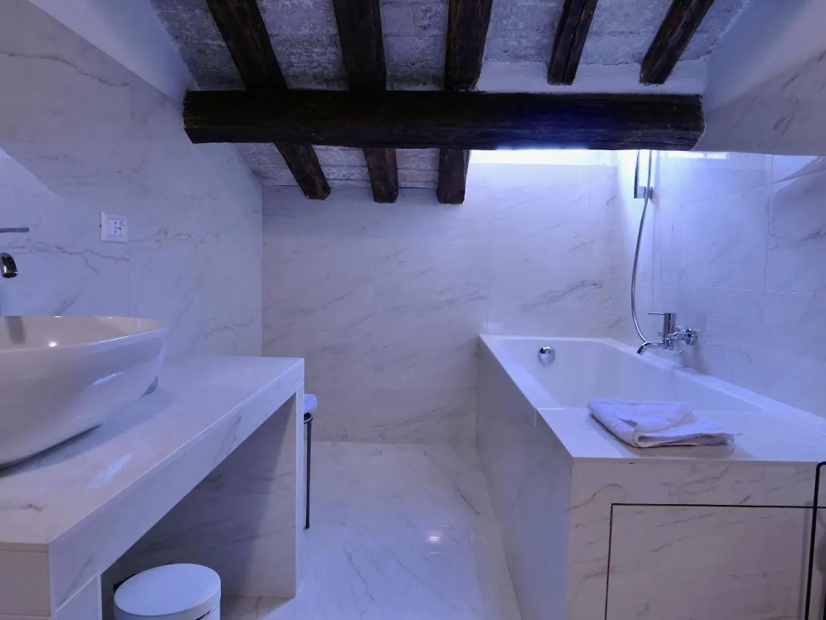 Helmirage Trevi Suite Rome