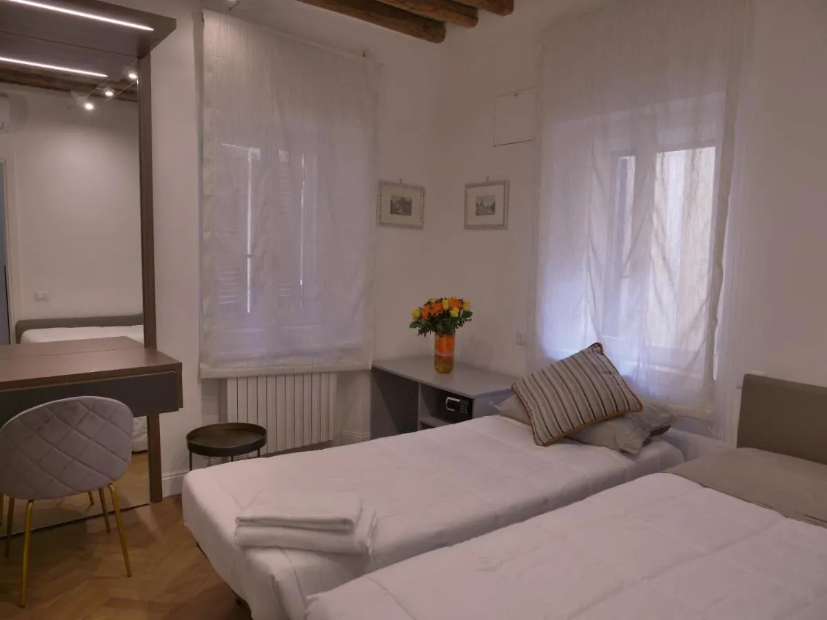 Helmirage Trevi Suite Rome Guest house